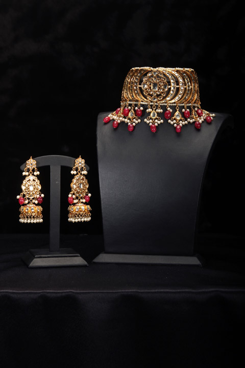 Golden Choker with Earrings