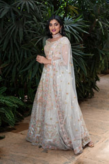 Ivory Lehenga Set_DSC7226-Edit