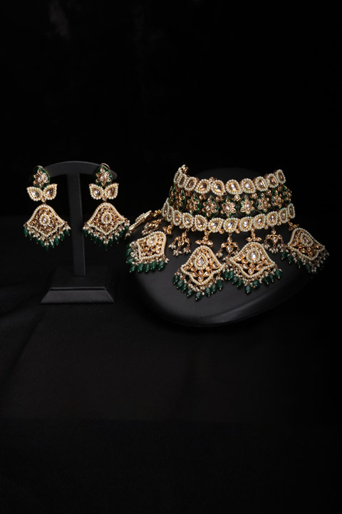 Kundan And Pearls Neckpiece Set