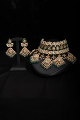 Kundan And Pearls Neckpiece Set