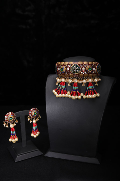 Multicolor Mina Choker Set