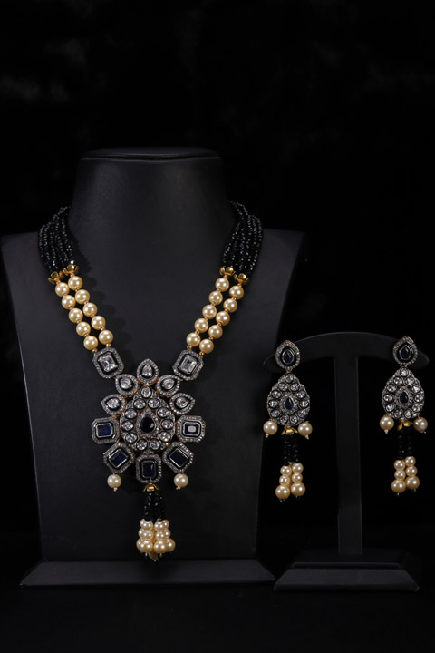 Black Necklace Set