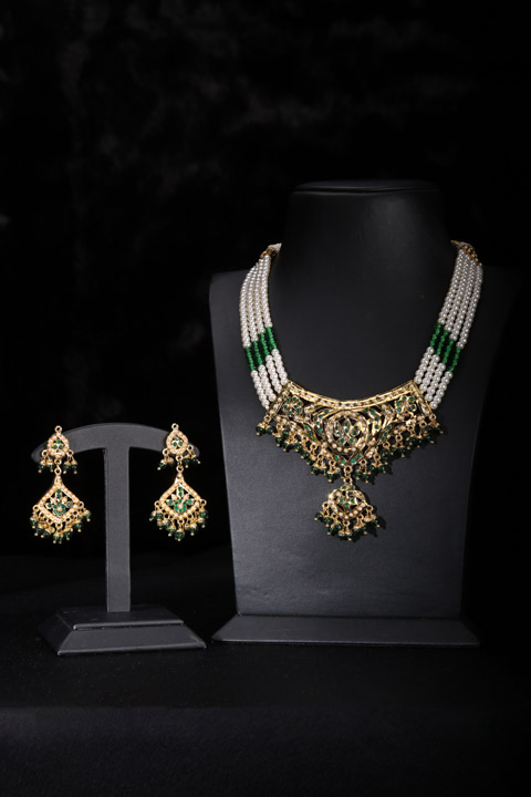 White And Green Necklace Set