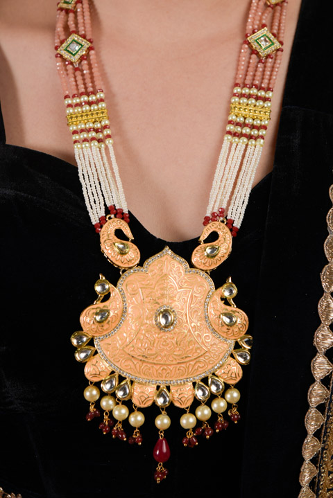 Peach and White Necklace Set_DTR3508