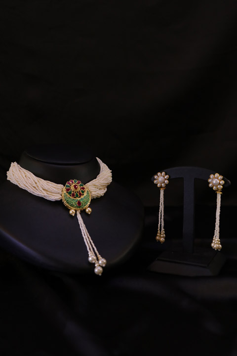 Choker with Green Pendant