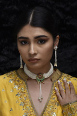 Choker with Green Pendant_SUB1084