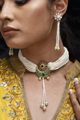 Choker with Green Pendant_SUB1093