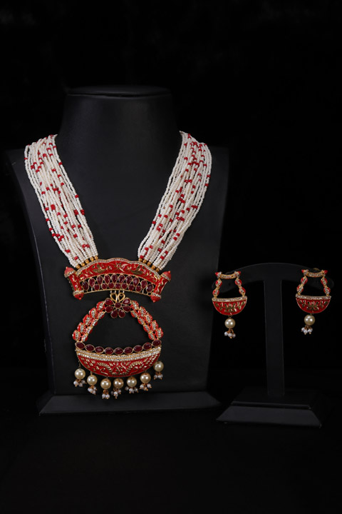 White And Red Kundan Set