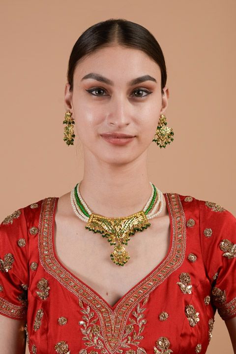 Golden Jadau Necklace Set