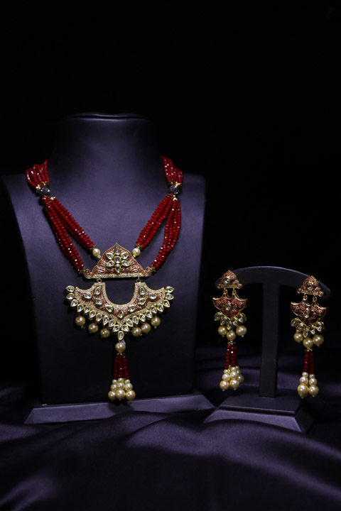 Necklace with Kundan Pendant