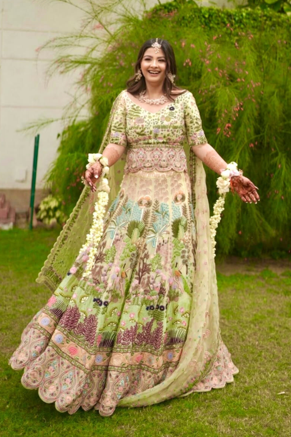 Green Embroidered Lehenga3