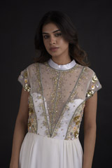 White High Collar Layered Gown_DTR9171