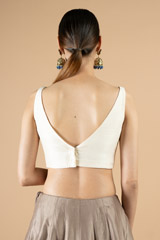Offwhite sleeveless blouseDSC08521