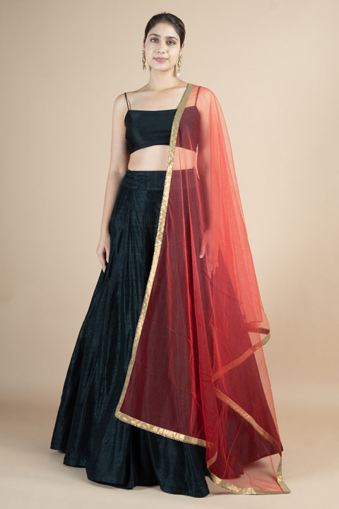 Red dupatta golden border