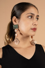 Pearl on textured oyester chain earingDSC03765