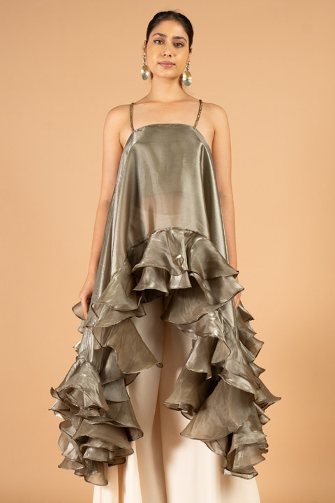 Ruffle top with peachy bottom