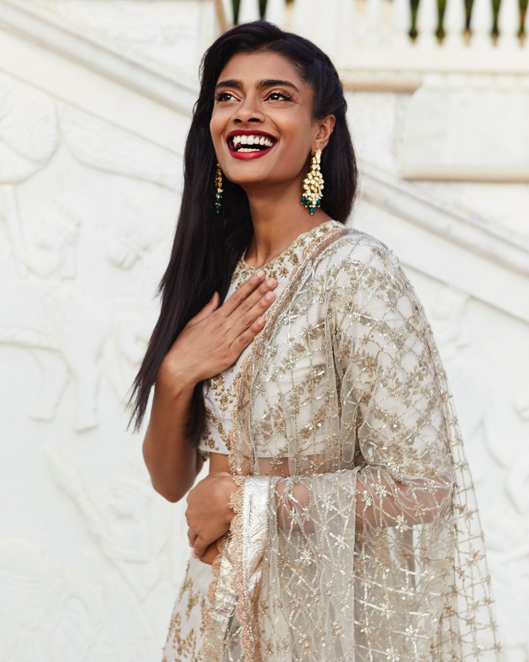 Off White Lehenga Dupatta Set4