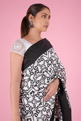 White And Black SareeDSC09646