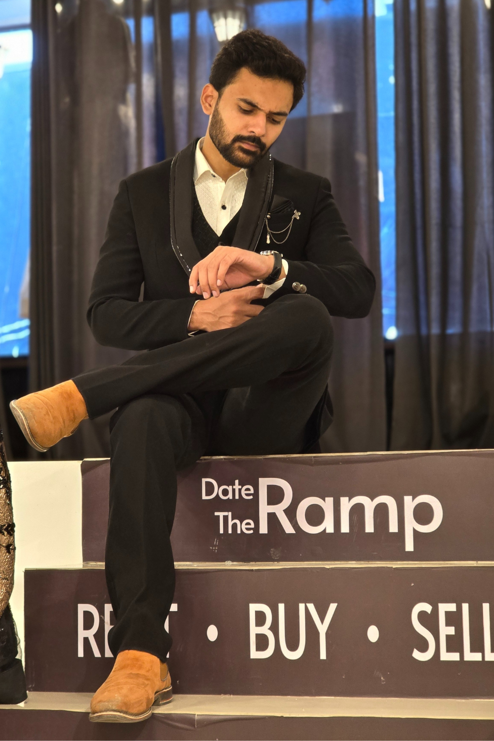 Black Four Pieces Suit Set2