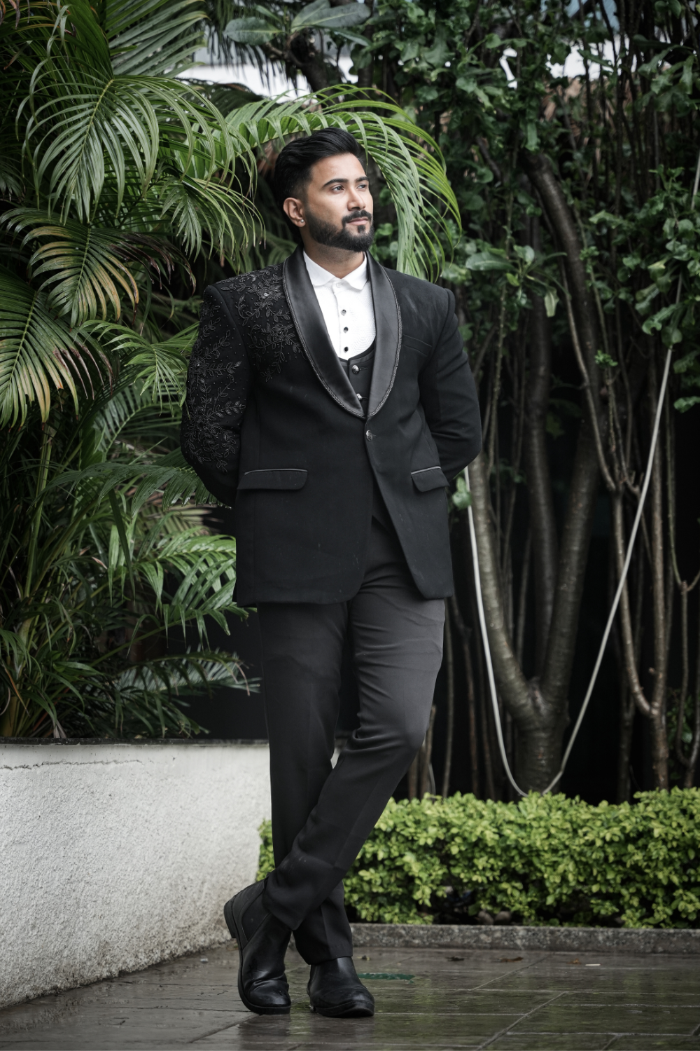 Black Three Pieces Tuxedo Suit1