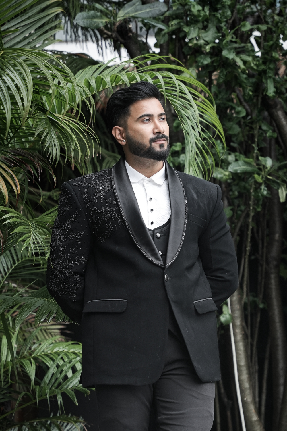 Black Three Pieces Tuxedo Suit3