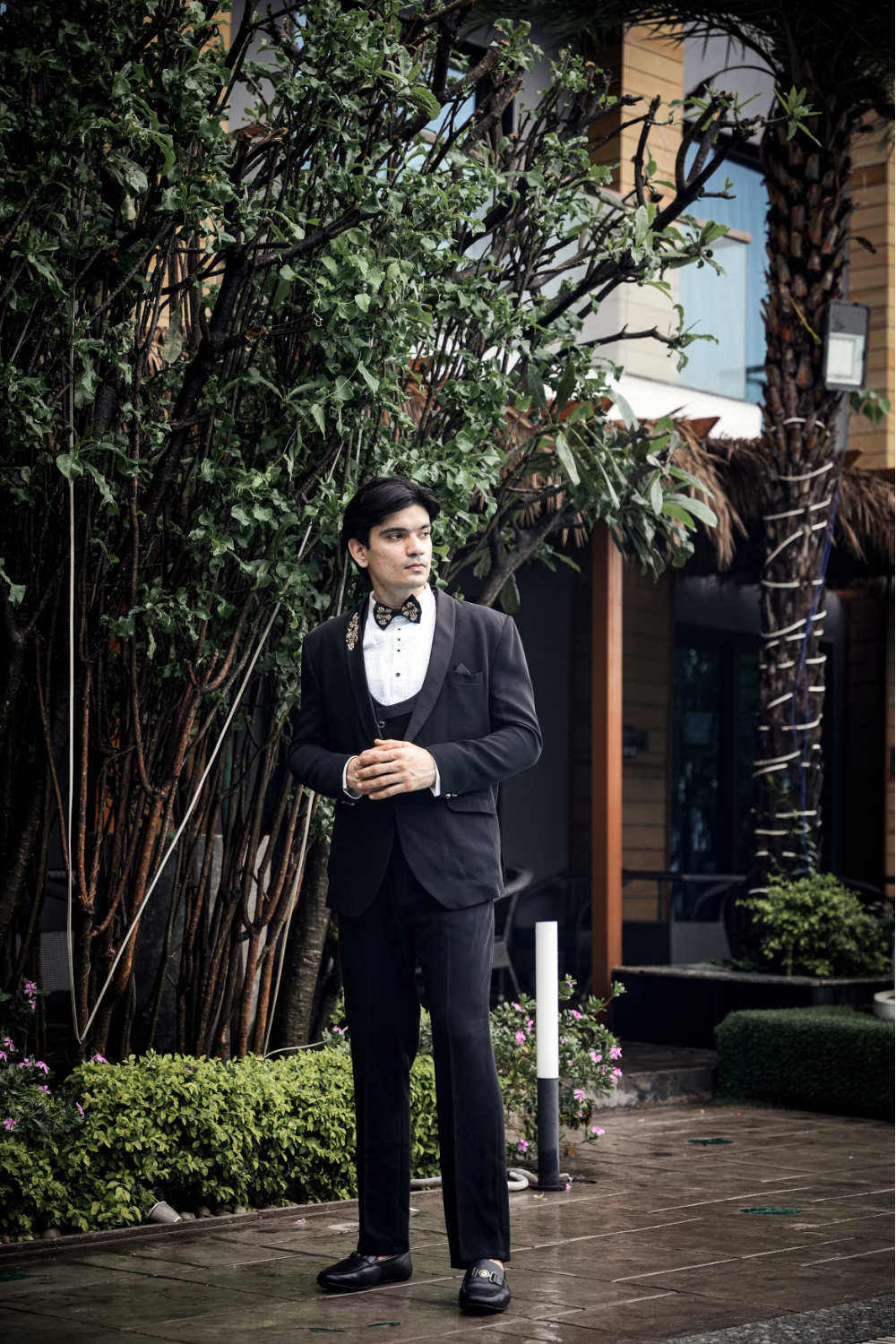Black Tuxedo Suit With Golden Thread Work Embellishment3