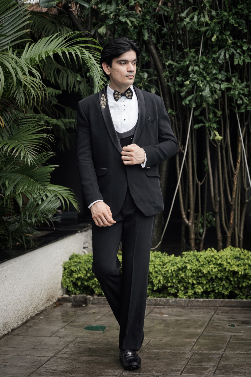 Black Tuxedo Suit With Golden Thread Work Embellishment4